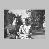011-1017 Marie-Erika von Frantzius mit ihrem Sohn Eckhard 1956 in Frankfurt am Main..jpg
